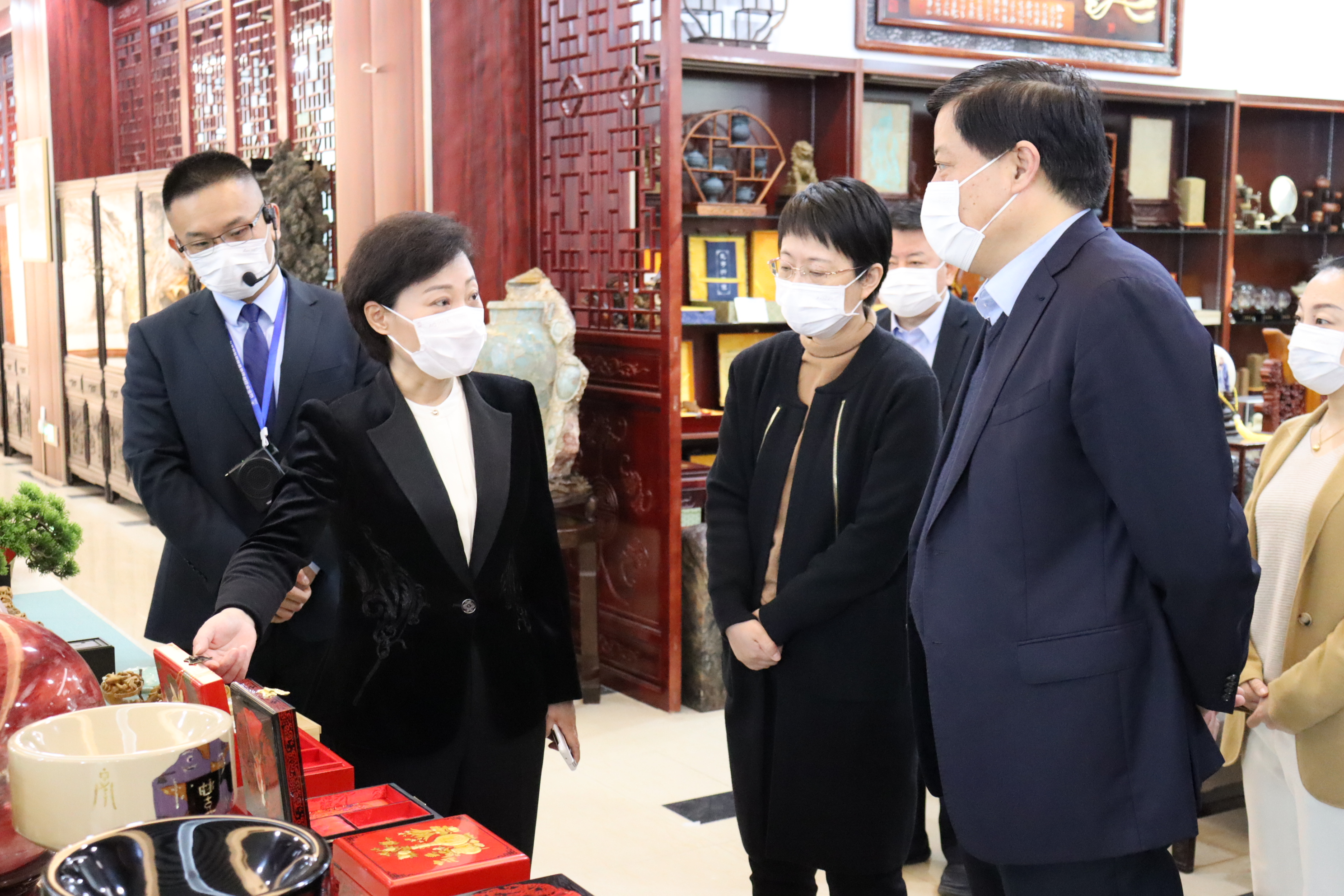 市委常委、副市長董冰到濟(jì)寧孔子文化旅游集團(tuán)調(diào)研